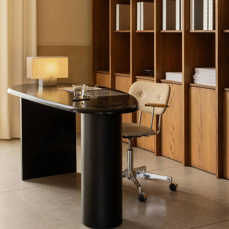 Mariella-nonna-table-lamp-H24-aliminium-miljöbild-2