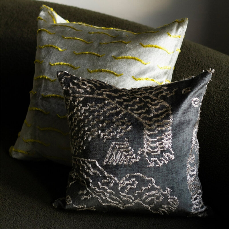 Mariella-petrifiedwood-dedar-milano-kudde-miljöbild