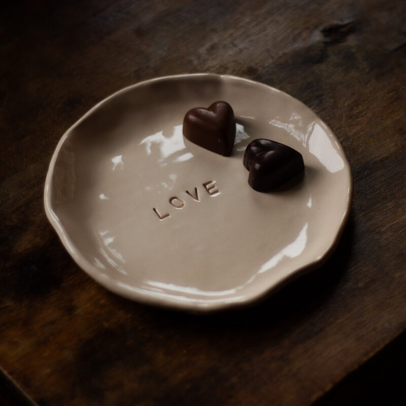 mariella-dukning-keramikfat-love-miljobild