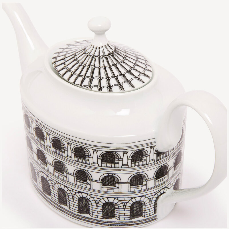 mariella-fornasetti-tea-pot-black-white-close-up-produktbild