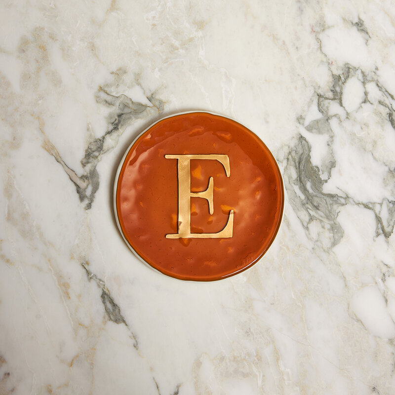 mariella-italien-keramik-bokstaven-E-amber-produktbild-
