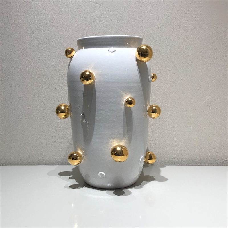 Hög vas i keramik - vit/guld