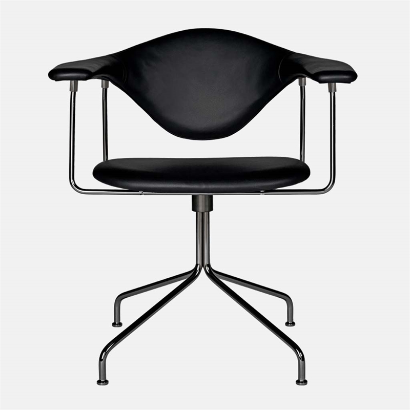 mariella_gubi_masculo_meeting_chair_black_leather_front.jpg