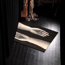 Mariella-Mani-Rug-Mani-Matta-Fornasetti-CC-Tapis-Kollektion-miljöbild