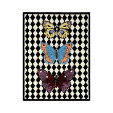 Mariella-Rug-Farfalle-e-losanghe-Fjäril-Matta-Fornasetti-CC-Tapis-Kollektion-produktbild