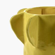 Mariella-Serax-yellow-pot-detaljbild