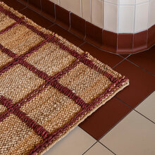 Mariella-burgundy-matta-detaljbild
