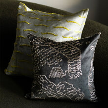 Mariella-petrifiedwood-dedar-milano-kudde-miljöbild