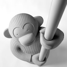 mariella-b.d-barcelonadesign-coat-stand-monkey-close-up-produktbild