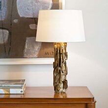 mariella-belysning-bordslampa-vaughan-montana-sculptural-table-lamp-brass-miljobild