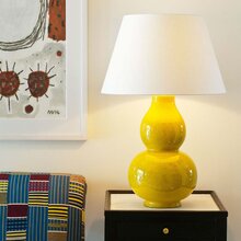 mariella-belysning-bordslampa-vaughan-table-lamp-avebury-mustard-miljojbild