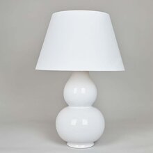 mariella-belysning-bordslampa-vaughan-table-lamp-avebury-white-miljojbild