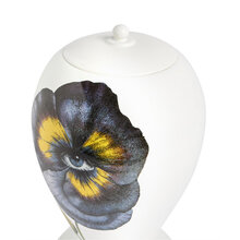 mariella-fornasetti-Vase-Pensèe-color-black-white-close-up-
