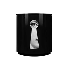mariella-fornasetti-corner-cabinet-serratura-black-produktbild