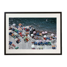 mariella-fotokonst-getty-slim-aarons-positano-beach-produktbild-framed