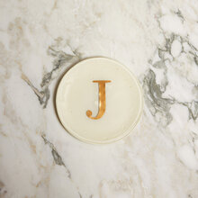 mariella-keramik-italien-bokstaven-J-cream-white-produktbild-