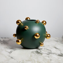 mariella-keramikvas-rund-dark-green-guld-produktbild