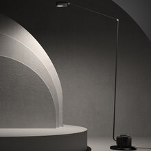 mariella-lumina-daphine-terra-golvlampa-svart-miljobild