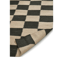 mariella-matta-square-svart-natur-narbild