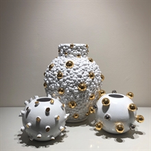 Rund vas i keramik - vit/guld