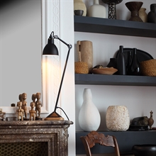 mariella_dcw_editions_lampe_gras_206_table_lamp_black_lifestyle_