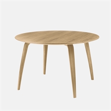 mariella_gubi_dining_table_round_oak_wood