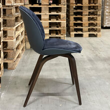 sample-sale-gubi-chair-side-